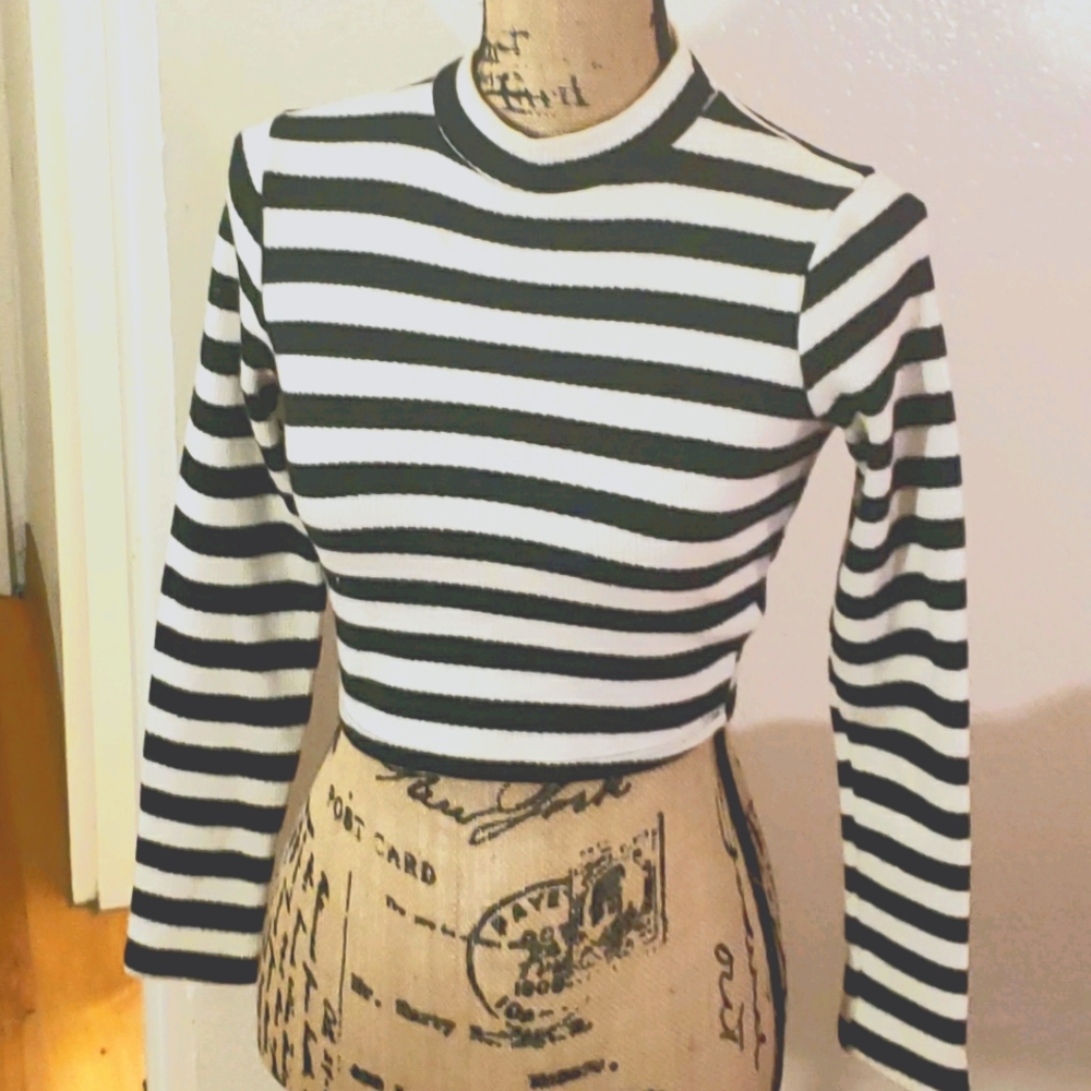 Forever 21 crop sweater very warm